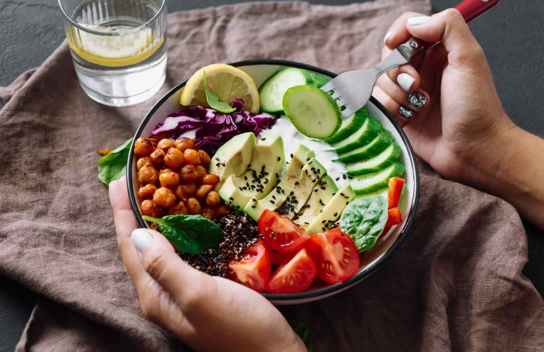 سبک زندگی سالم چیست؟ راهنمای جامع تغذیه، خواب، ورزش و عادات سالم، پینورا